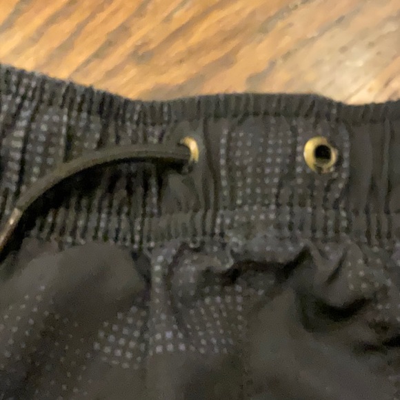 Old navy shorts - Picture 3 of 4